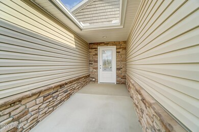 4142 Emma Pkwy, Lima, OH 45806 - photo 3