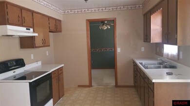 411 14th St N, New Ulm, MN 56073 - photo 2