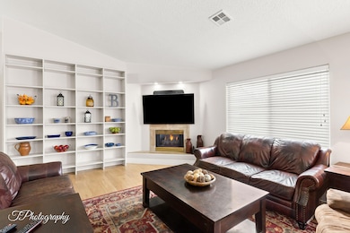 11-web-or-mls-1732 w 54 n 17-15