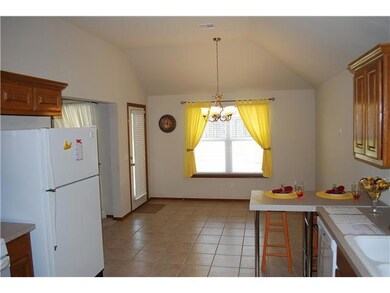 2109 NE 7th St, Moore, OK 73160 - photo 7