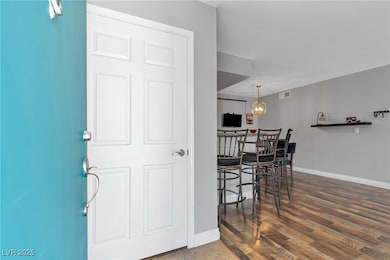 Entrance foyer featuring baseboards, Laminate wood
