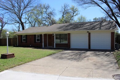 124 Oakhurst Dr, Bedford, TX 76022 - photo 2