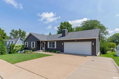 1905 14th St, Bettendorf, IA 52722 - photo 2