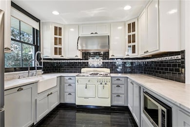 CHAMBERS STOVE
COOKS  KITCHEN