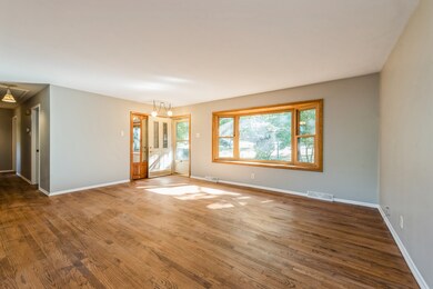 802 Oceola Dr, Algonquin, IL 60102 - photo 4