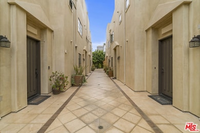 10765 Wilkins Ave unit 8, Los Angeles, CA 90024 - photo 2