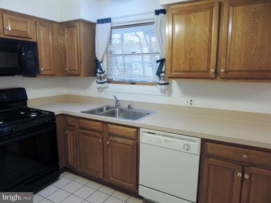 7607 Mccloud Ct, Lorton, VA 22079 - photo 3