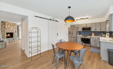 4449 N 40th St-large-011-007-TOD4712-150