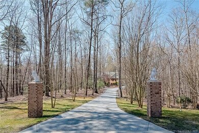 Private Entrance on Cul-de-sac