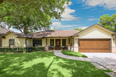 1725 Creek Dr, Houston, TX 77055 - photo 2