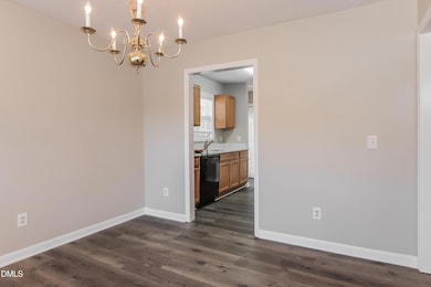 006-photo-dining-room-7773761