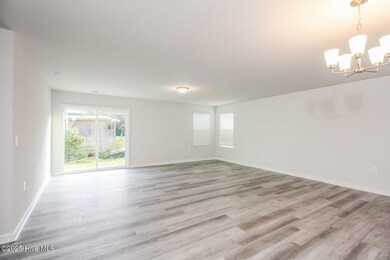 004-photo-living-room-12562136