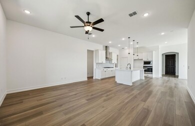 Airy gathering room*real home pictured