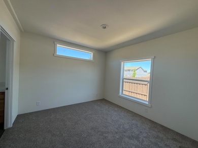 946 SE 10th St unit 60, Madras, OR 97741 - photo 2