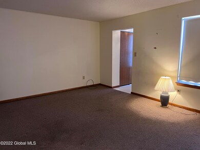 1905 Cambridge Manor Dr, Schenectady, NY 12302 - photo 4