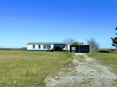 View of front facade featuring a front lawn