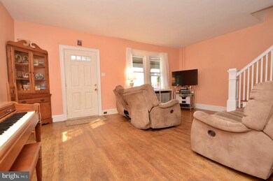 527 W 2nd St, Lansdale, PA 19446 - photo 3