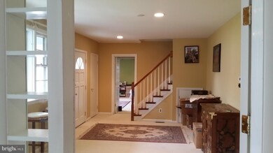8403 Woodford Ct, Vienna, VA 22182 - photo 3