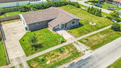 203 E Wilson St, Tuscola, IL 61953 - photo 3