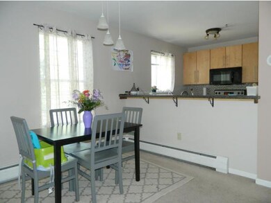 135 Hildred Dr unit 135, Burlington, VT 05401 - photo 2