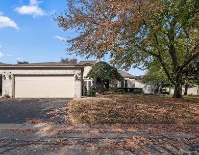 5129 Woodlands Ln, Bloomfield Hills, MI 48302 - photo 2