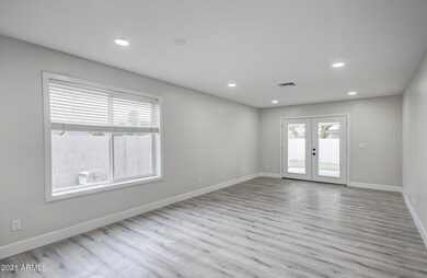 1216 E Ivyglen St-20