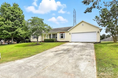 1315 Pear Dr, Conover, NC 28613 - photo 2