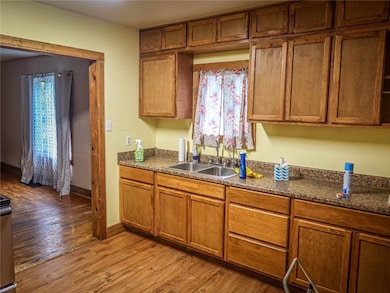 711 1st St W, Roundup, MT 59072 - photo 5