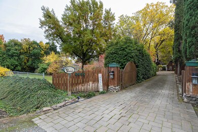 2281 Ross Ln, Medford, OR 97501 - photo 3