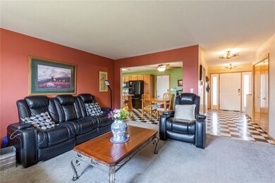 2330 31st St SW, Cedar Rapids, IA 52404 - photo 3