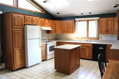 197 Ray Ave, Woonsocket, RI 02895 - photo 4