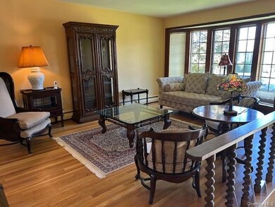 24 Patricia Ln, Syosset, NY 11791 - photo 5