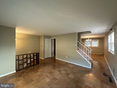 912 Circle Dr, Halethorpe, MD 21227 - photo 4