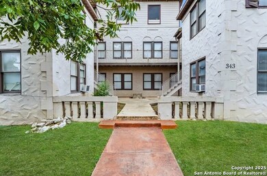 343 W Summit Ave unit 2, San Antonio, TX 78212 - photo 3