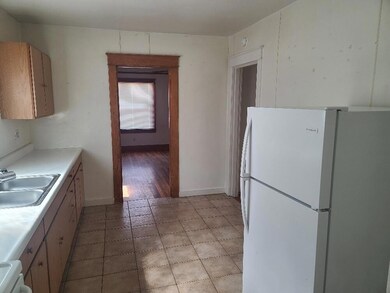 915 E Main St, Klamath Falls, OR 97601 - photo 2