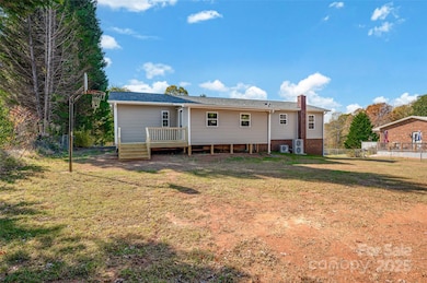 2422 Messer St, Valdese, NC 28690 - photo 6