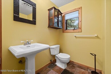 12-3085 Rangeview Dr-5