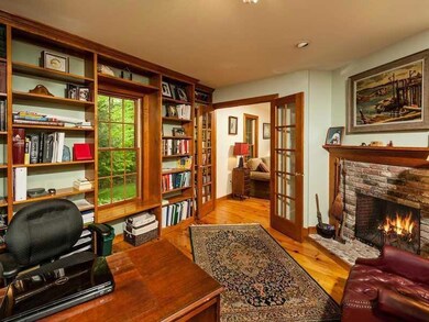 Studio/Study/Office. A great room to...