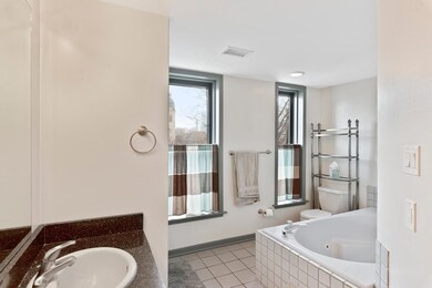 1117 W Fry St unit 8, Chicago, IL 60642 - photo 4