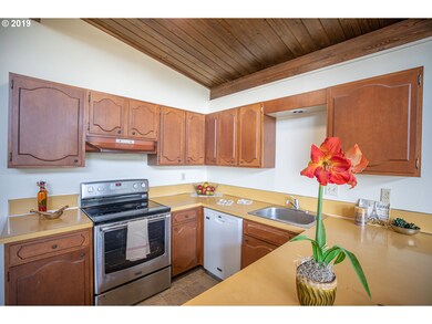 290 N 3rd Ct unit 14, Coos Bay, OR 97420 - photo 7