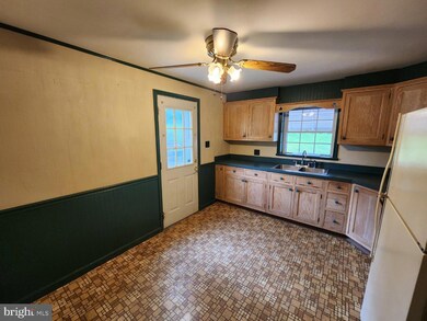 842 Englesville Hill Rd, Boyertown, PA 19512 - photo 4