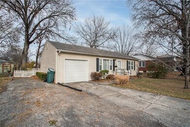 805 NW Zaun Ave, Blue Springs, MO 64015 - photo 3