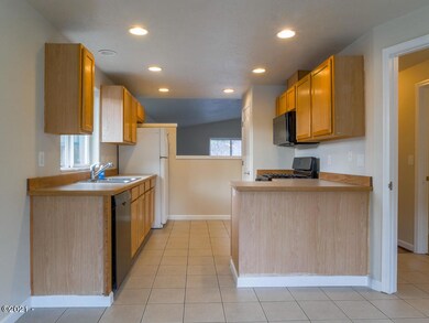 437 SE Neptune Ave, Lincoln City, OR 97367 - photo 4