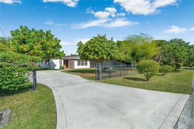 10621 SW 111th St unit n/a, Miami, FL 33176 - photo 2