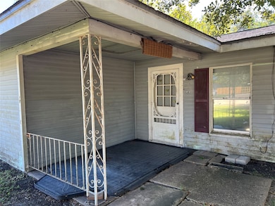 816 E Wilkins St, Angleton, TX 77515 - photo 2