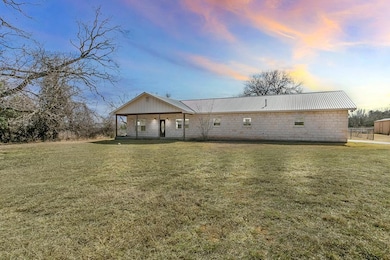 925 S Bowie St, Fredericksburg, TX 78624 - photo 2