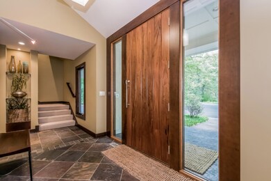 006-Foyer-2798662-medium