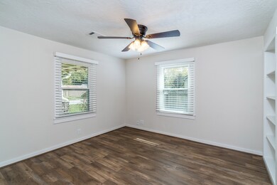 504 S Cherry St, Tomball, TX 77375 - photo 4