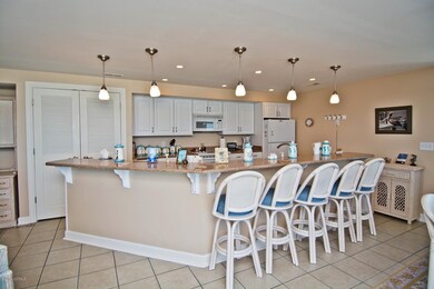Kitchen w/Island