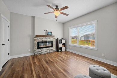6-web-or-mls-5330 Rowling Dr-9